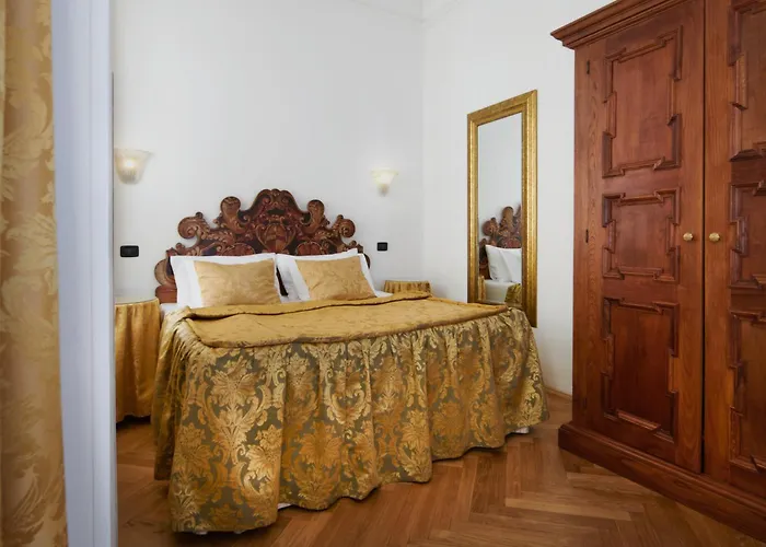 Charles Bridge Palace Praag